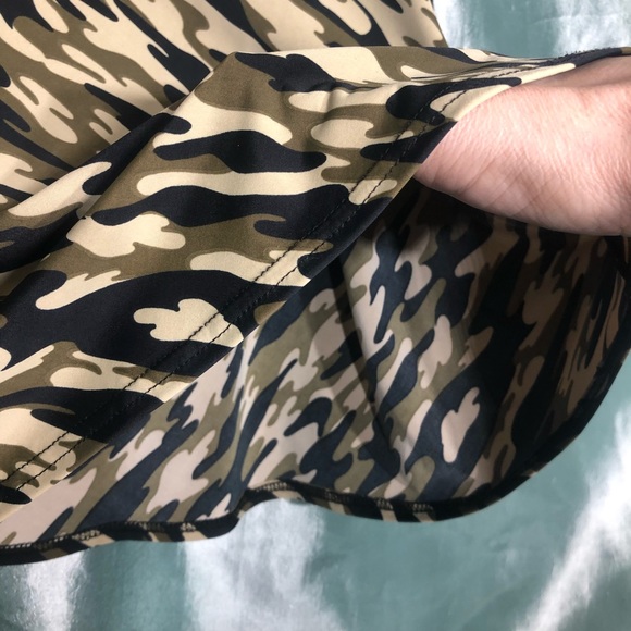 NWOT camo print stretch knee length skirt L - Picture 3 of 4